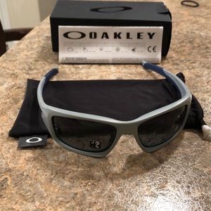 Men’s Oakley sunglasses